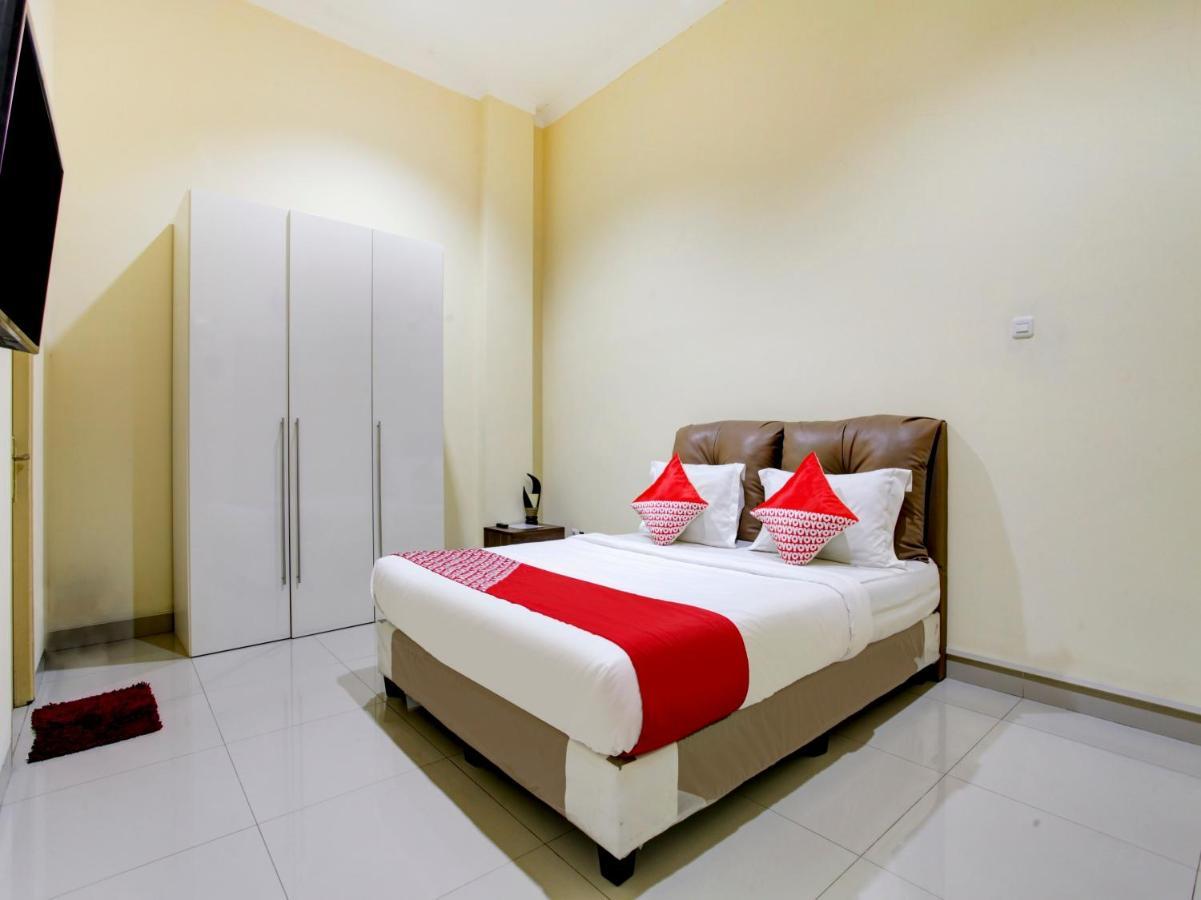 Oyo 90141 3A Syariah Hotel Jacarta Exterior foto