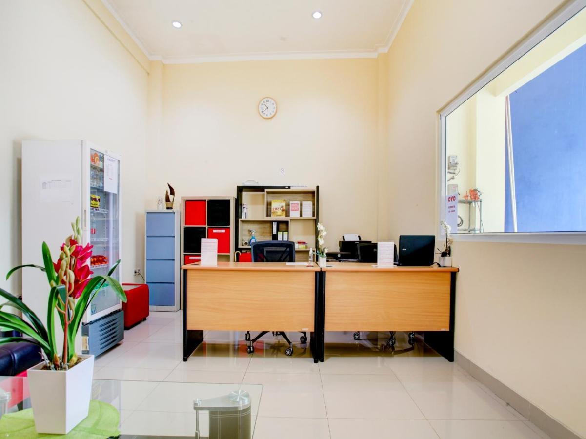 Oyo 90141 3A Syariah Hotel Jacarta Exterior foto