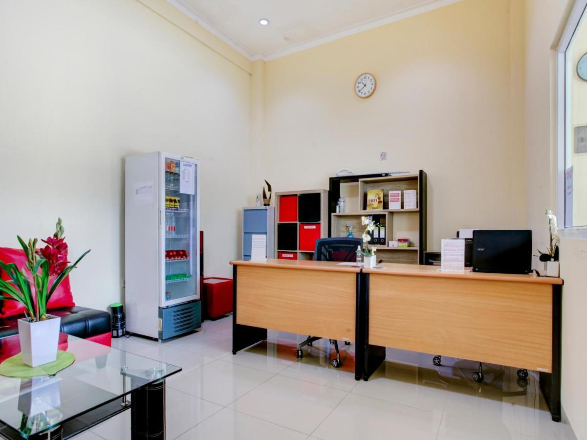 Oyo 90141 3A Syariah Hotel Jacarta Exterior foto