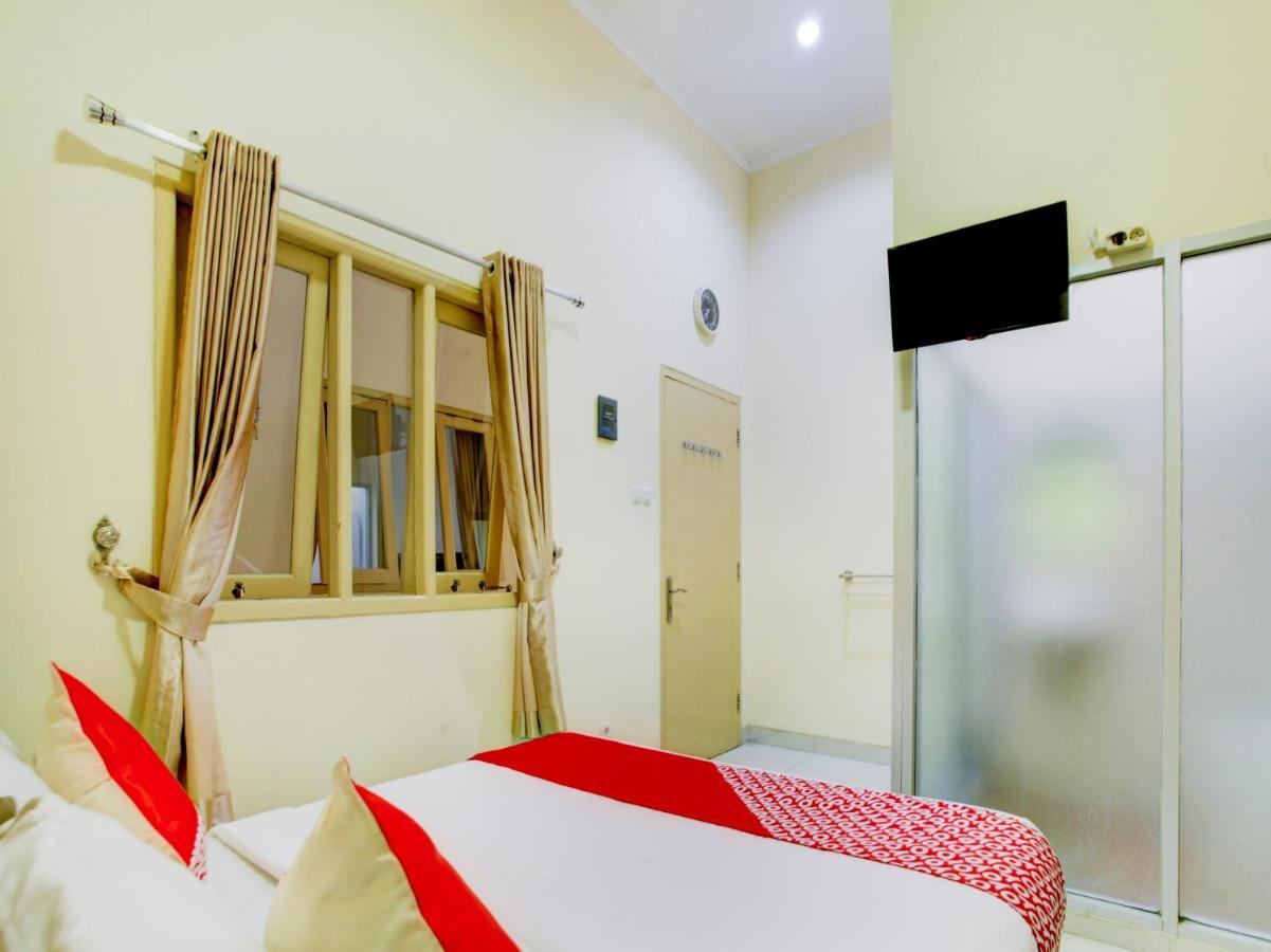 Oyo 90141 3A Syariah Hotel Jacarta Exterior foto